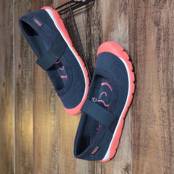Keen Kanga Mary Jane Shoe Flats Size 8.5 In Black And Peach - Picture 1 of 11